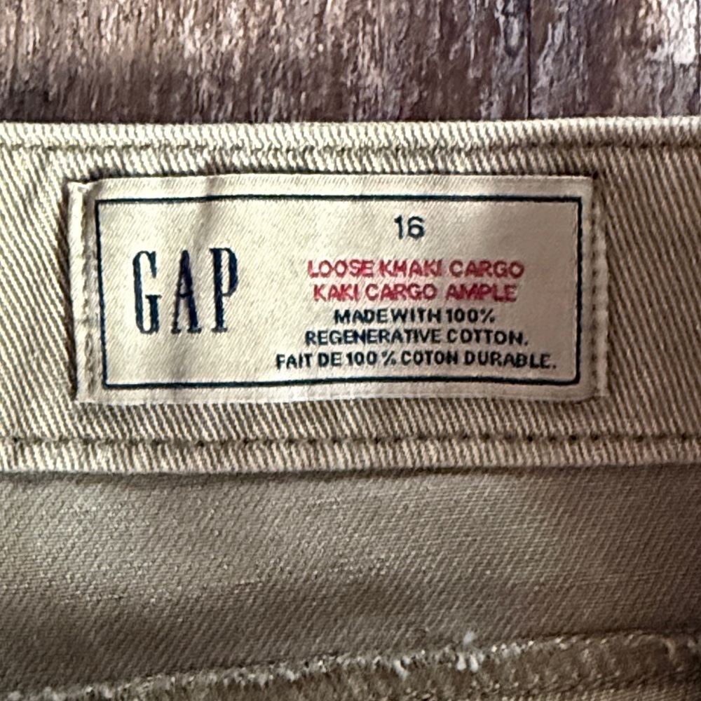 Gap | Loose Khaki Cargo Pants - Picture 6 of 9